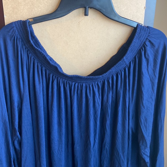 Chaps Navy cold shoulder top. 2X - Picture 3 of 8